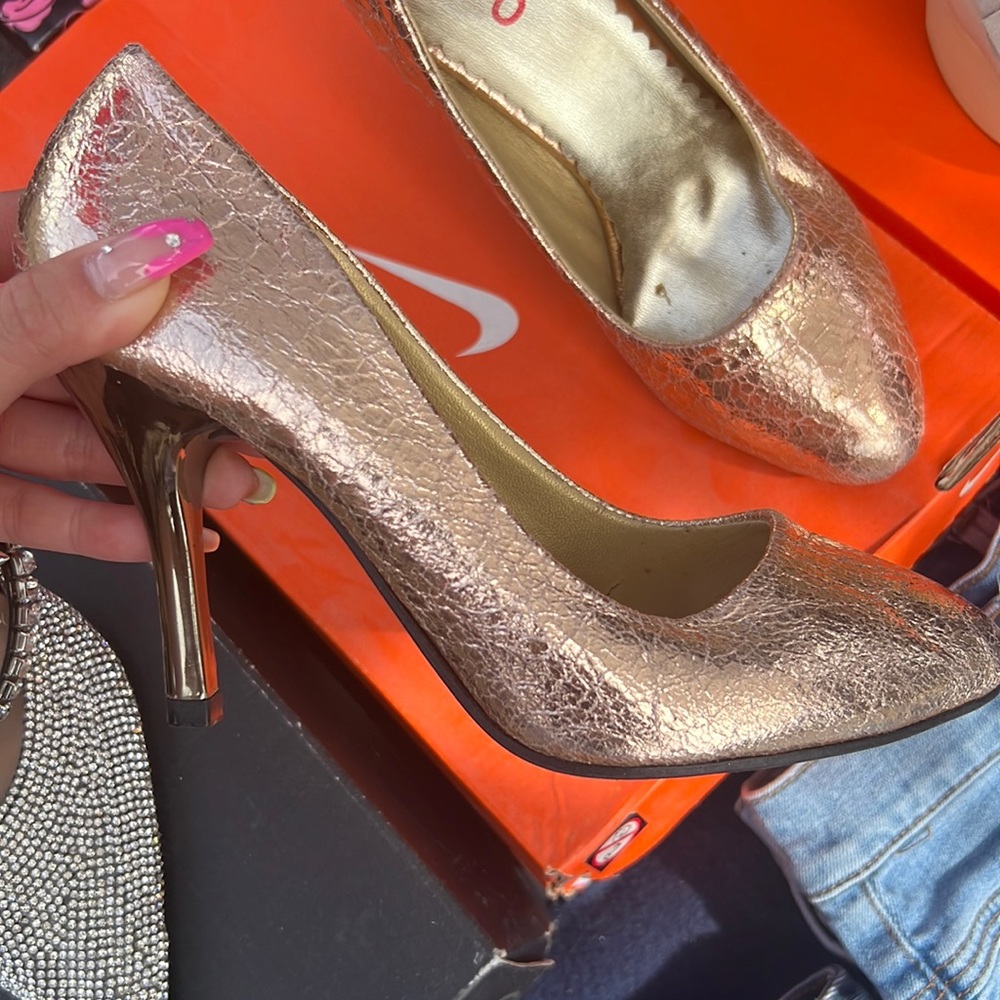 Crinkled foiled heels
